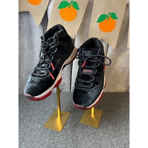 Nike Air Jordan 11 Retro Bred Velvet Black Women’s Size 8/Mens 6.5 DB5457-061 - Picture 1 of 9